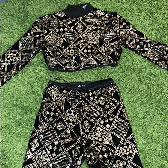 Clothes - Picture 4 of 4